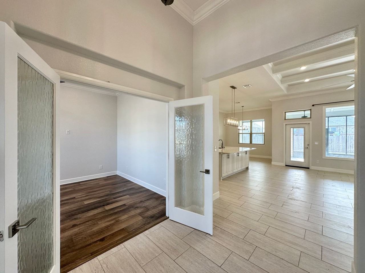 3608 Dodge City Dr - Photo 2 of 39