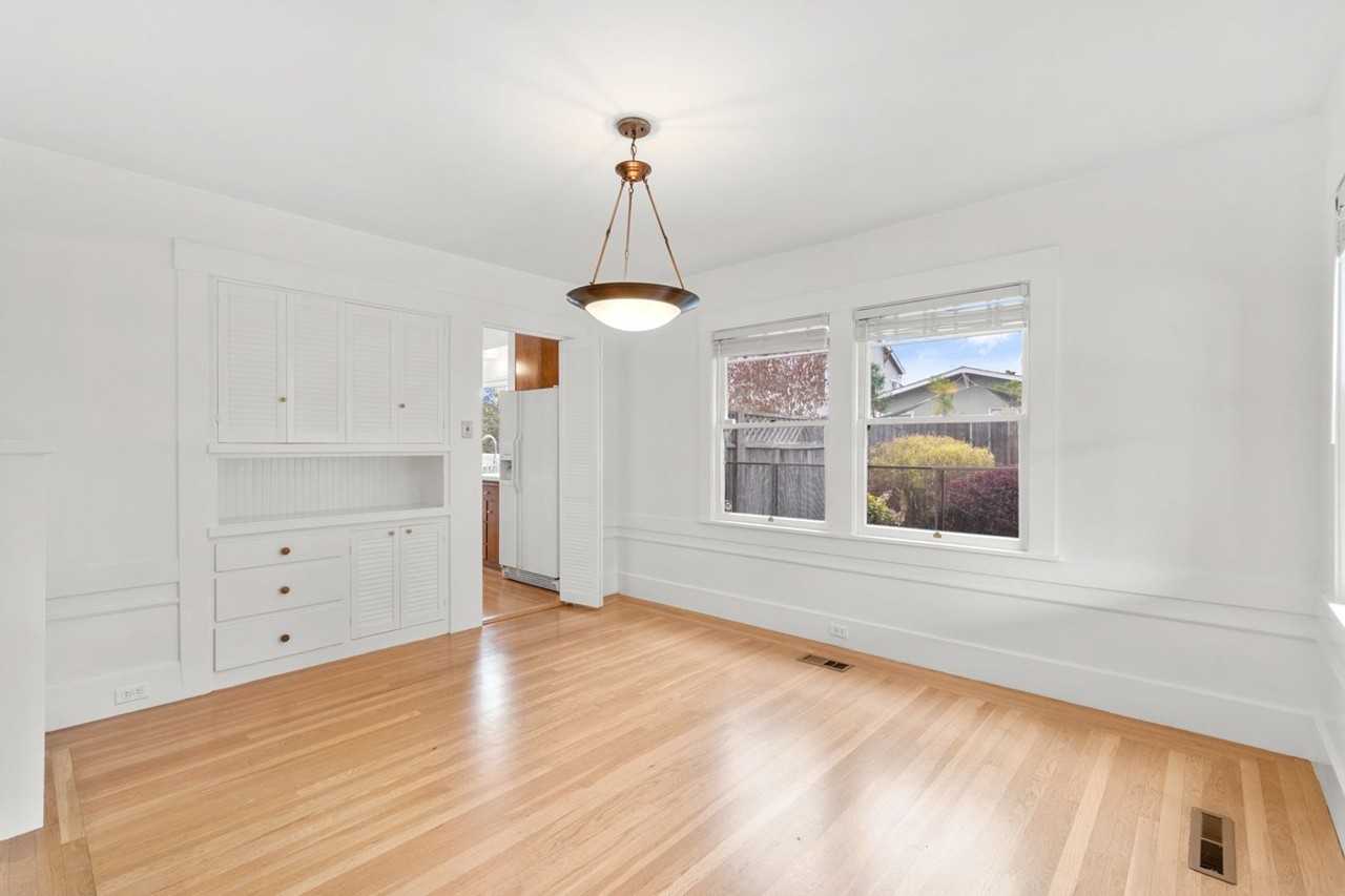 2725 Carmel St - Photo 7 of 41