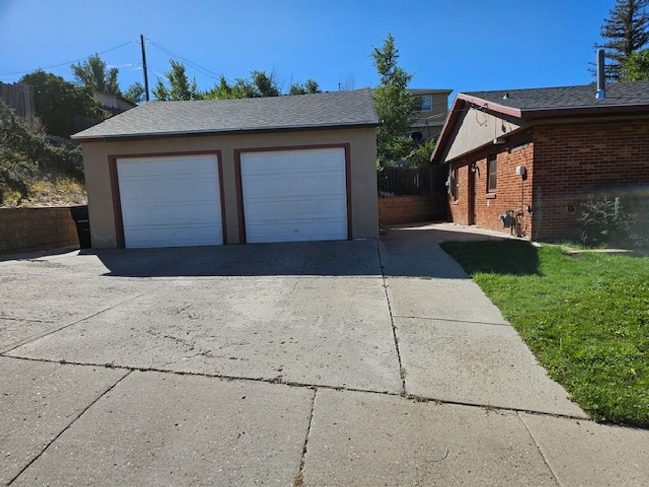 601 S Jackson St - Photo 2 of 11