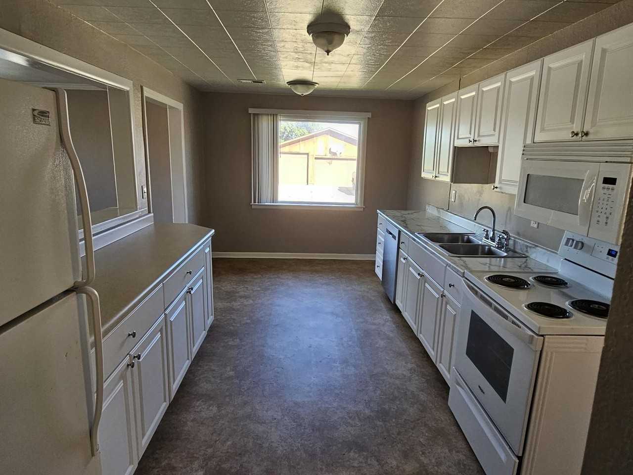 601 S Jackson St - Photo 5 of 11