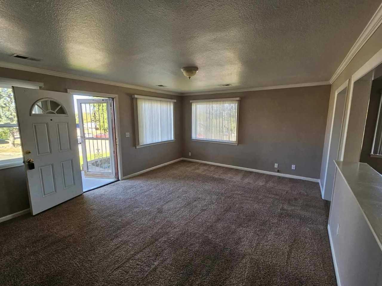 601 S Jackson St - Photo 7 of 11