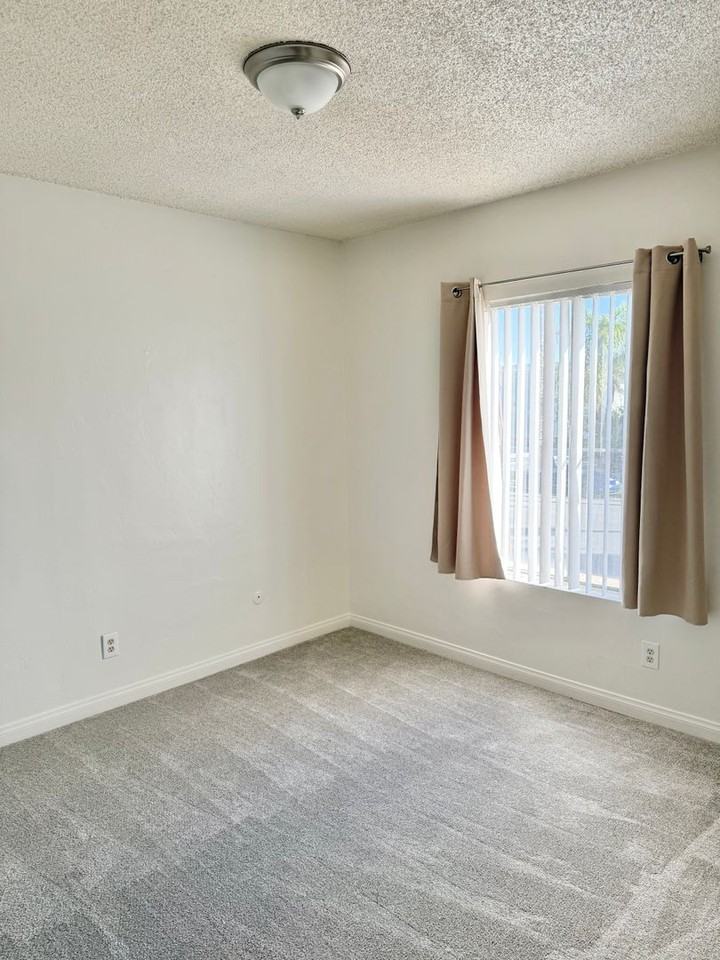 4164 Wabash Ave #5 - Photo 6 of 9