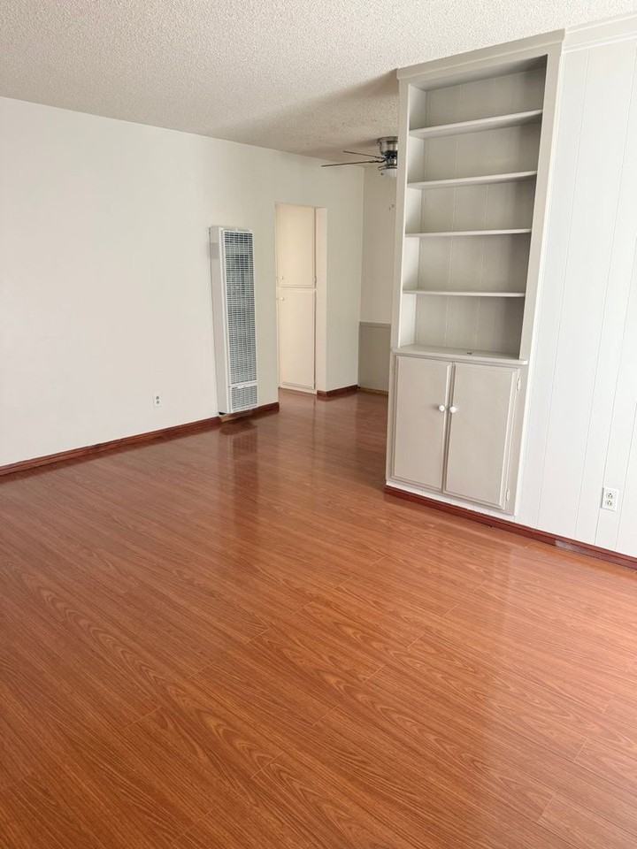 4164 Wabash Ave #8 - Photo 3 of 8