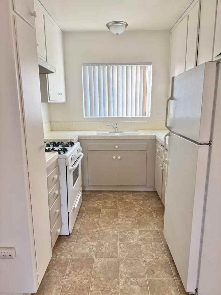 4164 Wabash Ave #8 - Photo 4 of 8