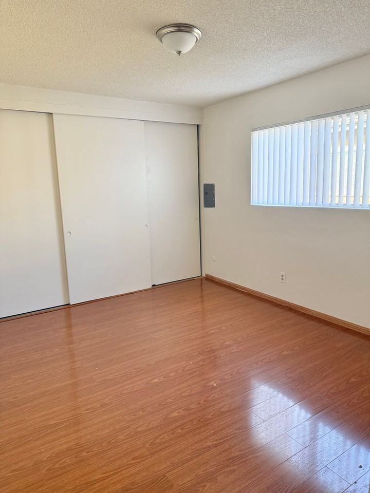 4164 Wabash Ave #8 - Photo 6 of 8