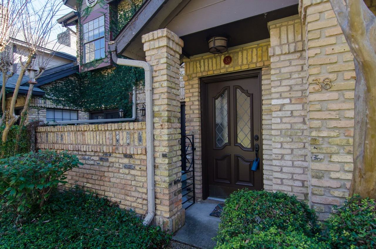 10819 Crown Colony Dr - Photo 2 of 15