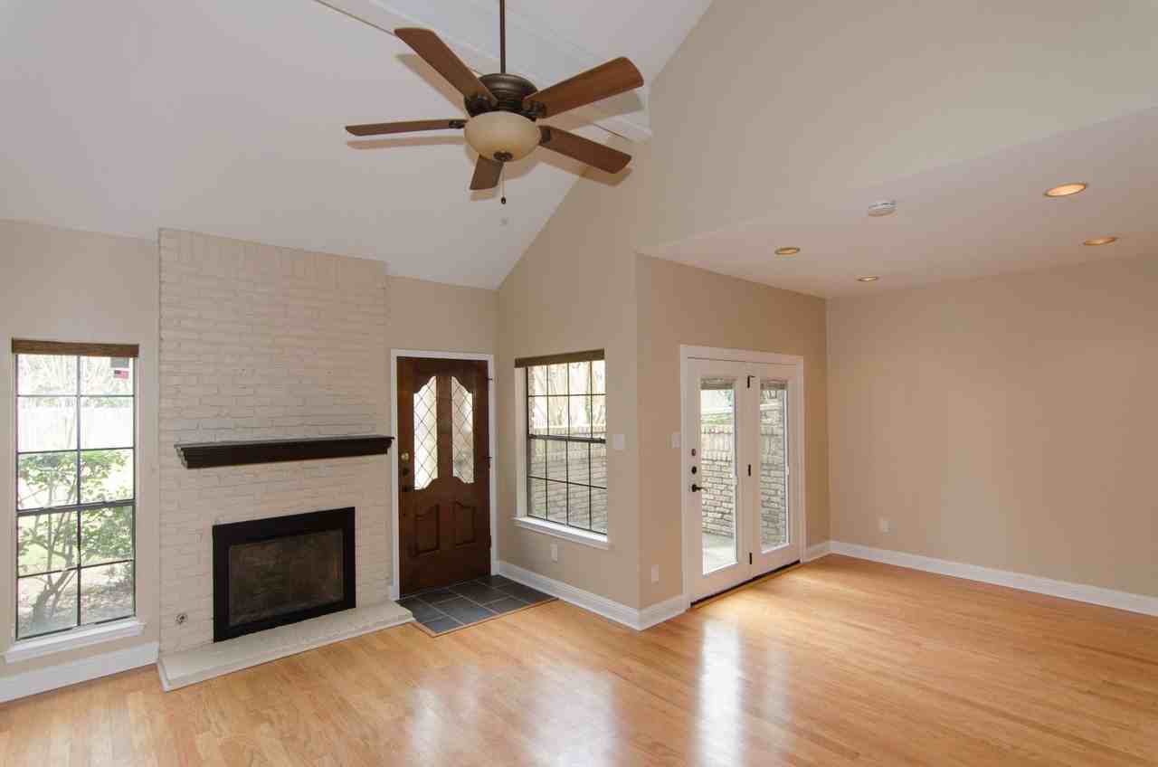 10819 Crown Colony Dr - Photo 5 of 15