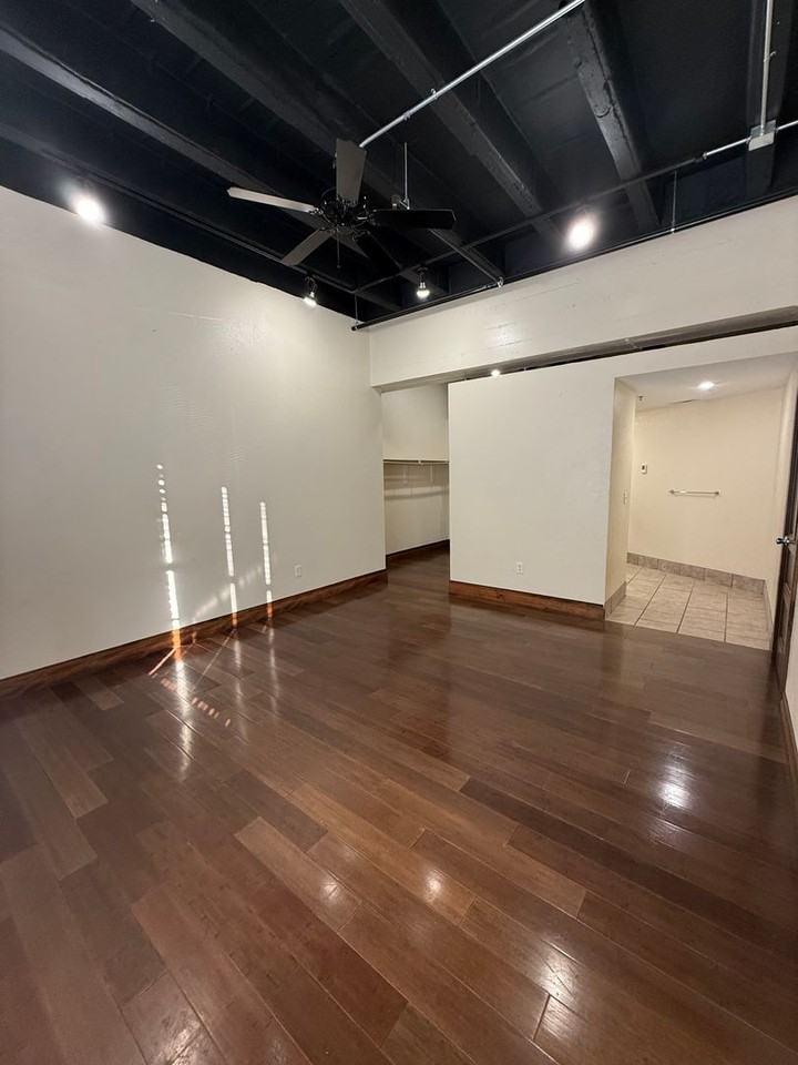 213 W Olive St #208 - Photo 3 of 8