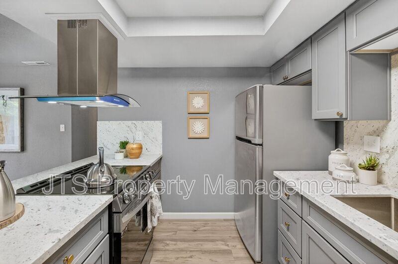 6120 Westview Way - Photo 3 of 50