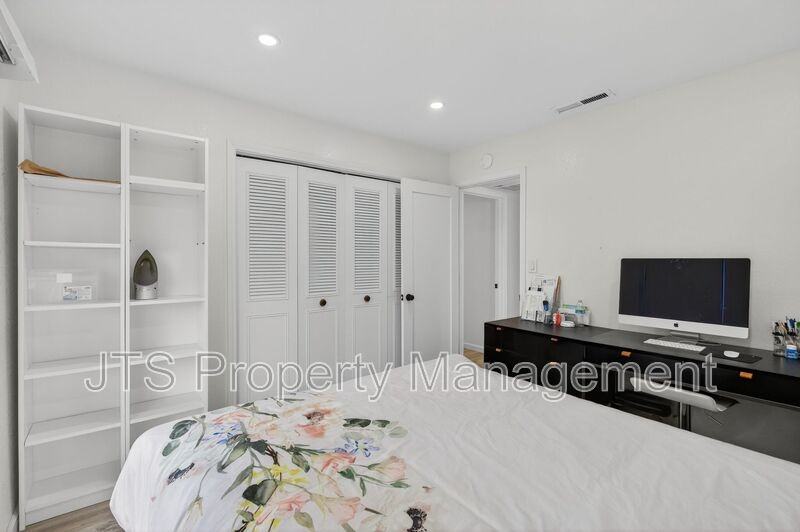 6120 Westview Way - Photo 4 of 50