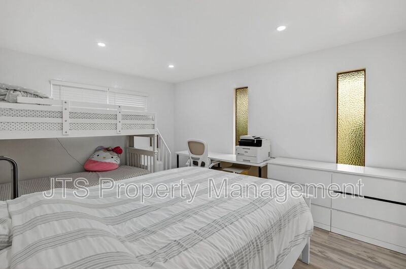 6120 Westview Way - Photo 5 of 50