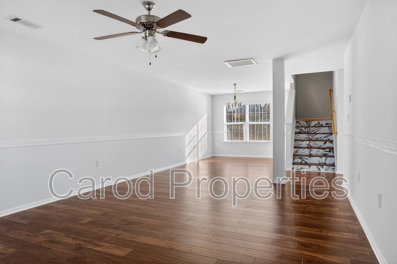 3315 Runneymede St Sw - Photo 6 of 50