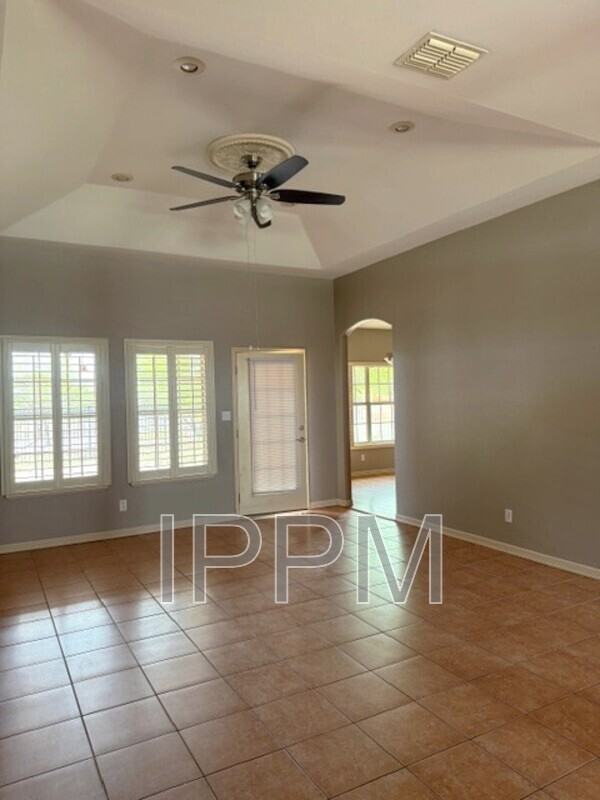 3318 Champagne - Photo 2 of 17