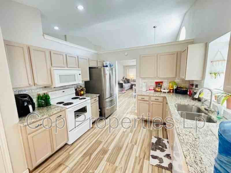 6338 Broadmeadow - Photo 5 of 16