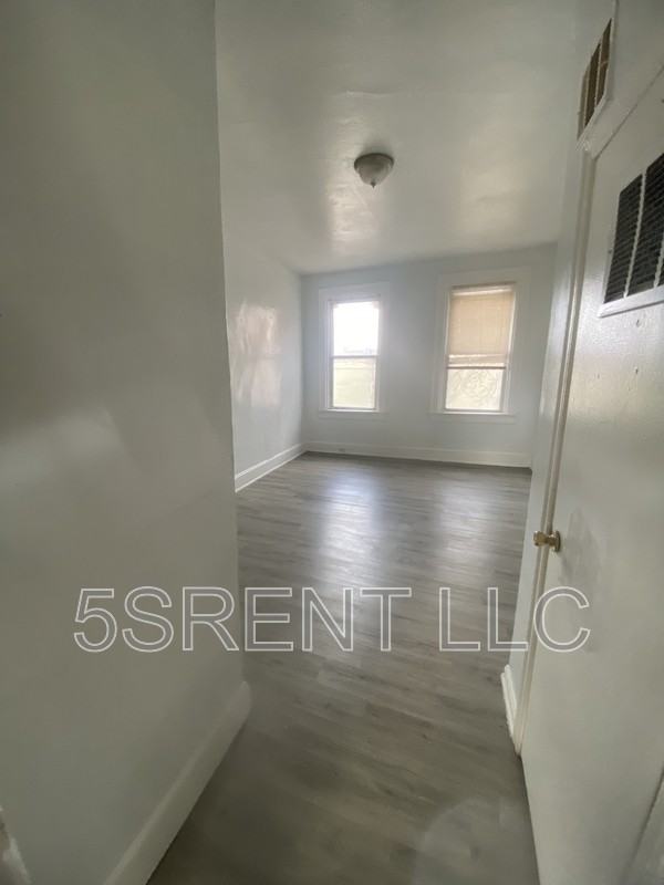 1048 Marshall Ave - Photo 7 of 11