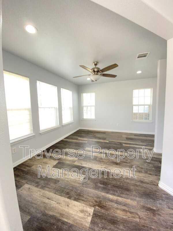 924 E Annie St - Photo 7 of 29