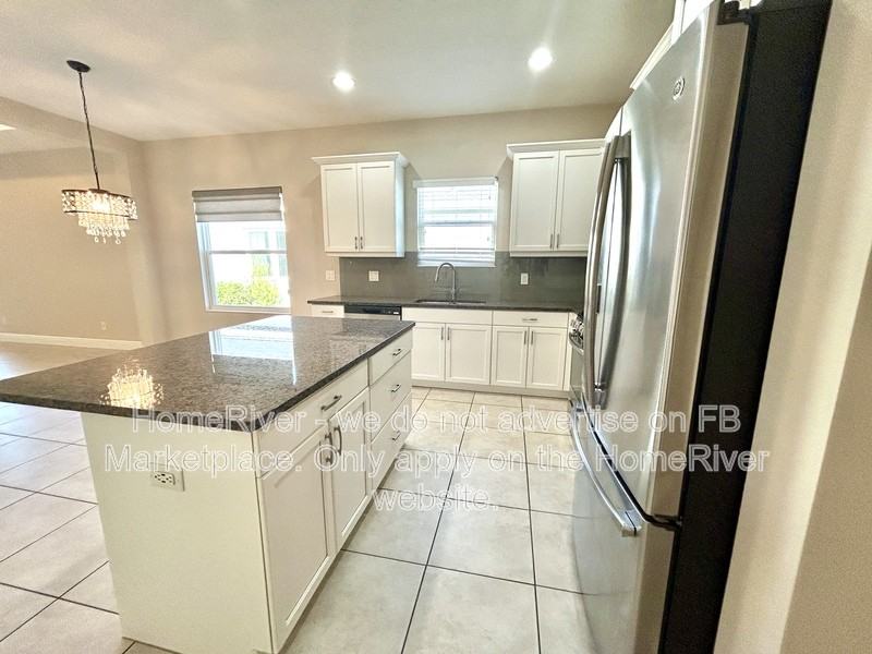 12143 Longview Lake Cir - Photo 7 of 31