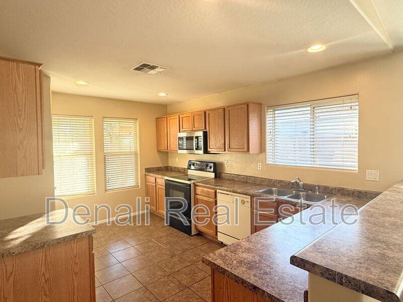 3426 S 72nd Ln - Photo 2 of 30