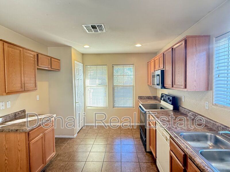 3426 S 72nd Ln - Photo 3 of 30