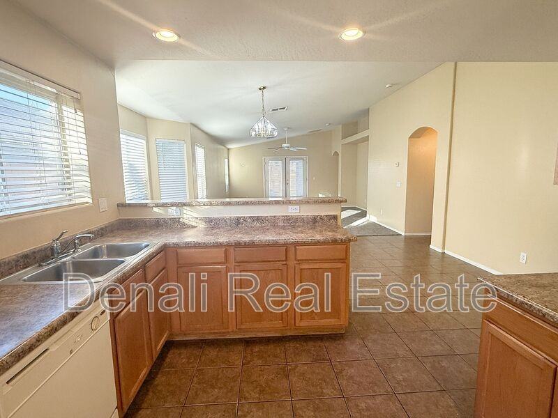 3426 S 72nd Ln - Photo 4 of 30