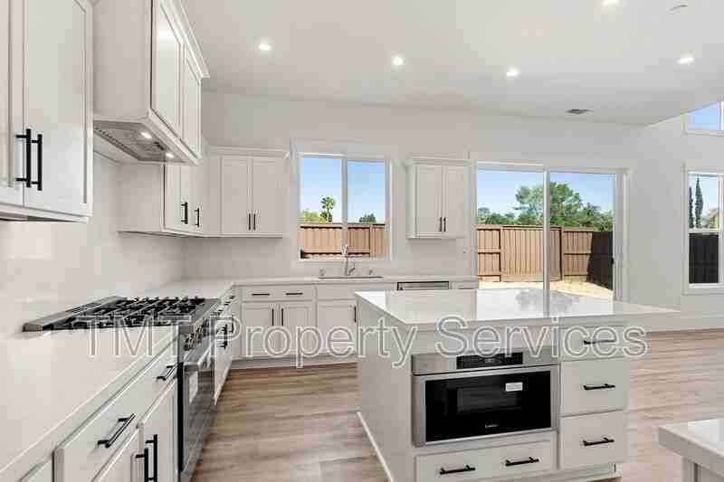 6739 Micherra Cir - Photo 4 of 13