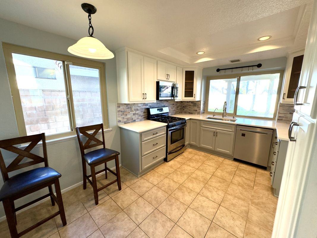 7759 Devonshire Ct - Photo 4 of 23