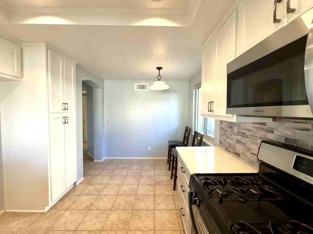 7759 Devonshire Ct - Photo 5 of 23