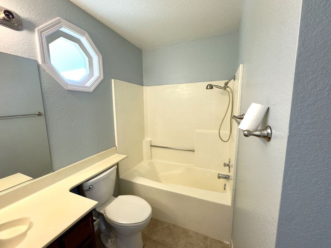 7759 Devonshire Ct - Photo 7 of 23