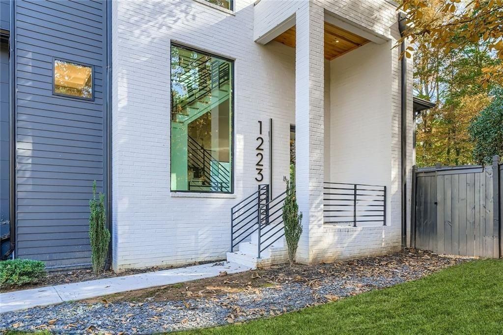 1223 Mayfair Dr Ne - Photo 3 of 37