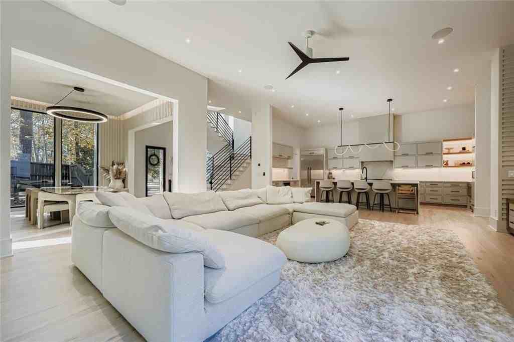 1223 Mayfair Dr Ne - Photo 4 of 37