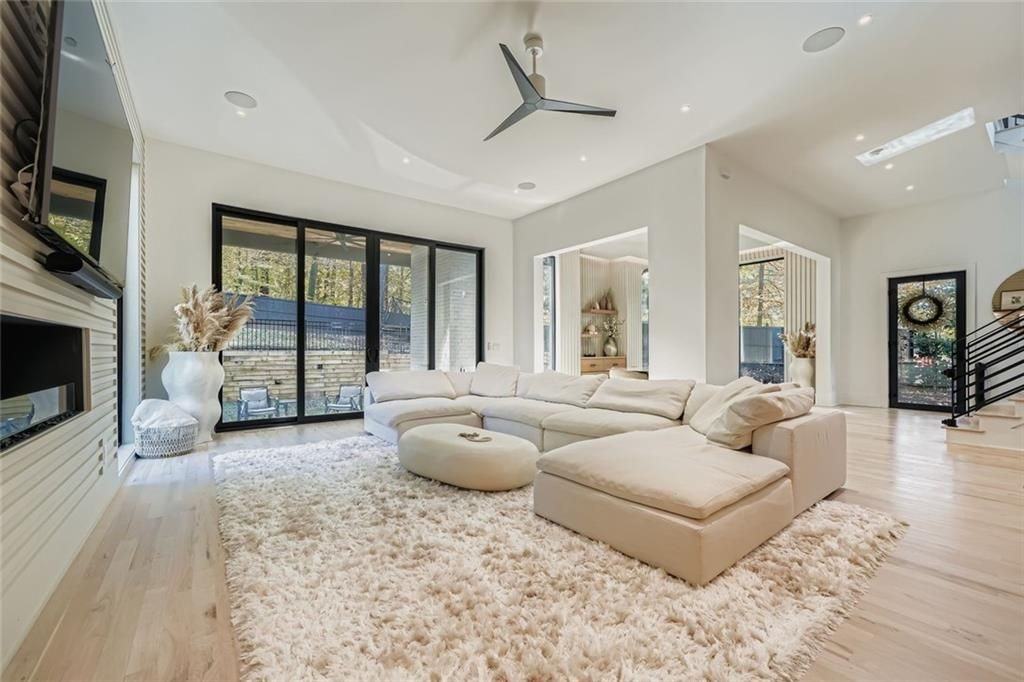 1223 Mayfair Dr Ne - Photo 5 of 37