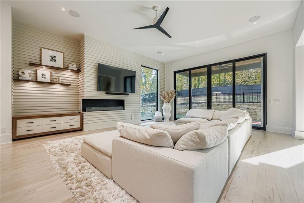 1223 Mayfair Dr Ne - Photo 6 of 37