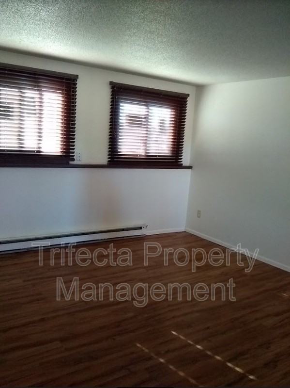 4955 Basswood Dr - Photo 2 of 15