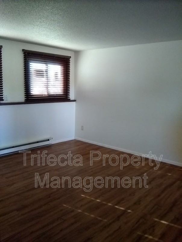 4955 Basswood Dr - Photo 3 of 15