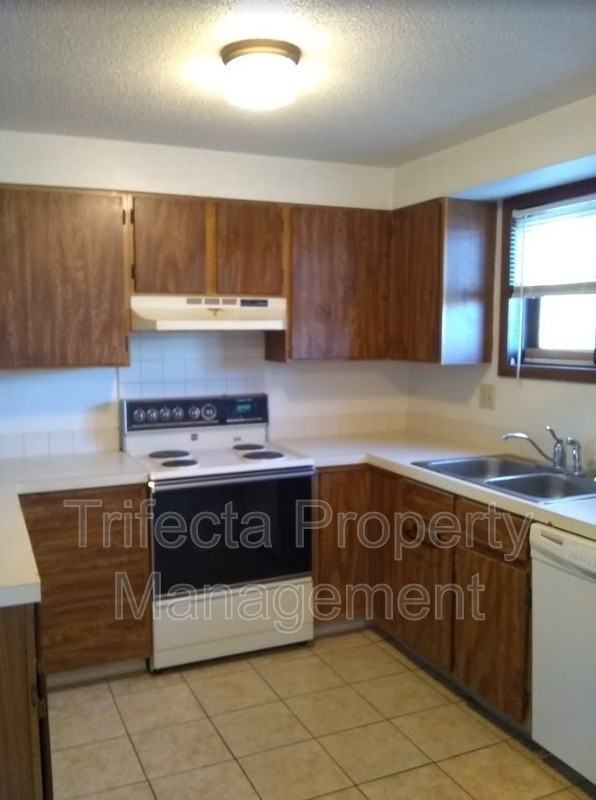 4955 Basswood Dr - Photo 4 of 15