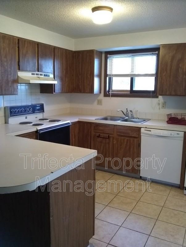 4955 Basswood Dr - Photo 6 of 15