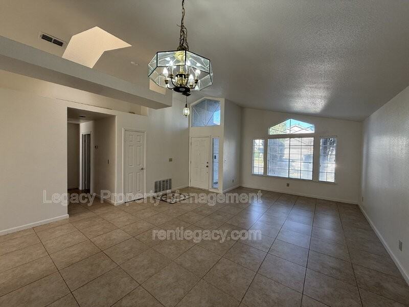 8450 Casablanca Way - Photo 6 of 30