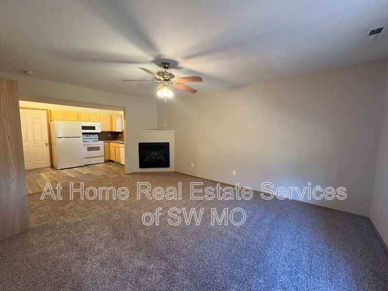 1410 W Frosty Dr #4 - Photo 2 of 16