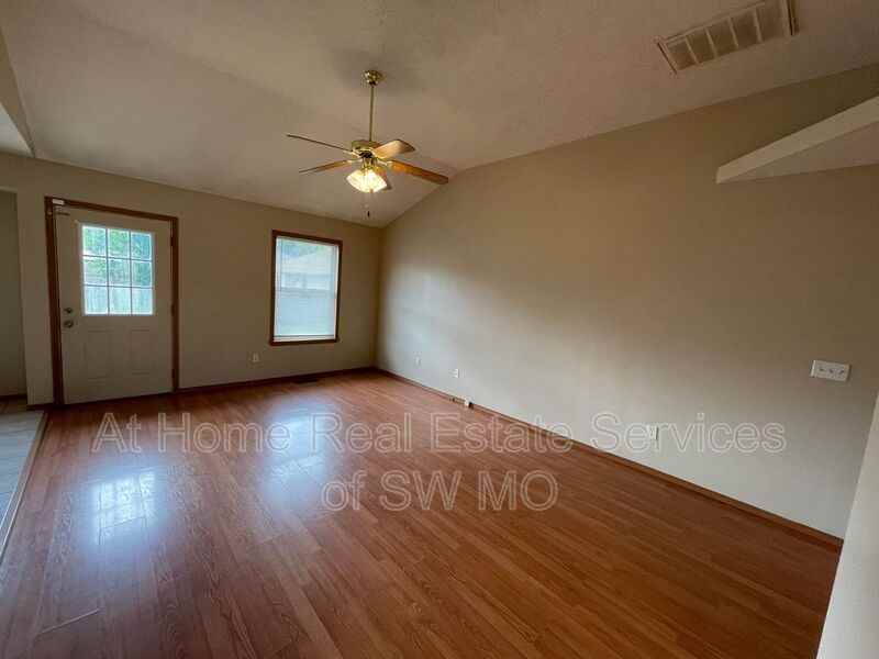 3216 W Scott St - Photo 2 of 10