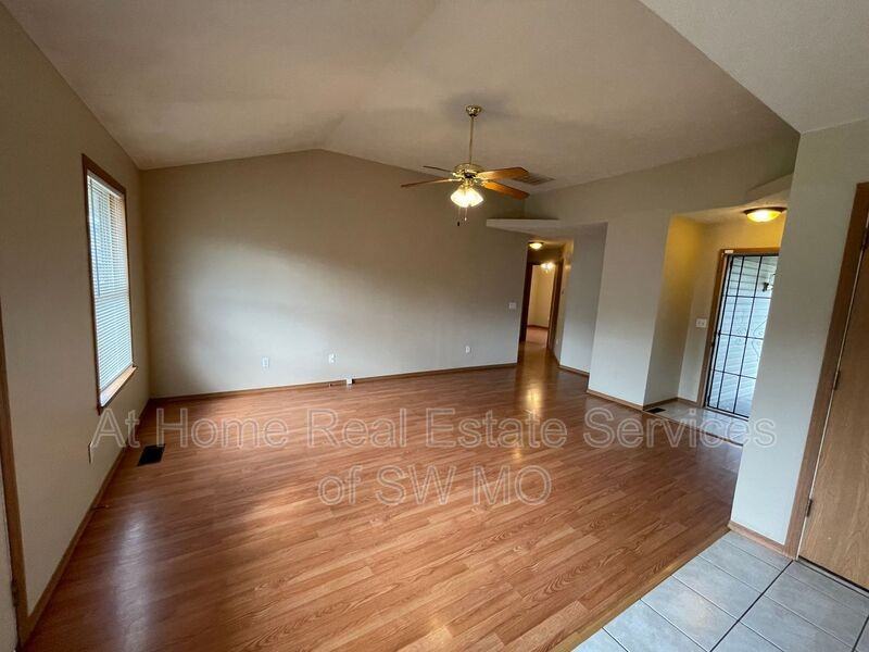 3216 W Scott St - Photo 5 of 10