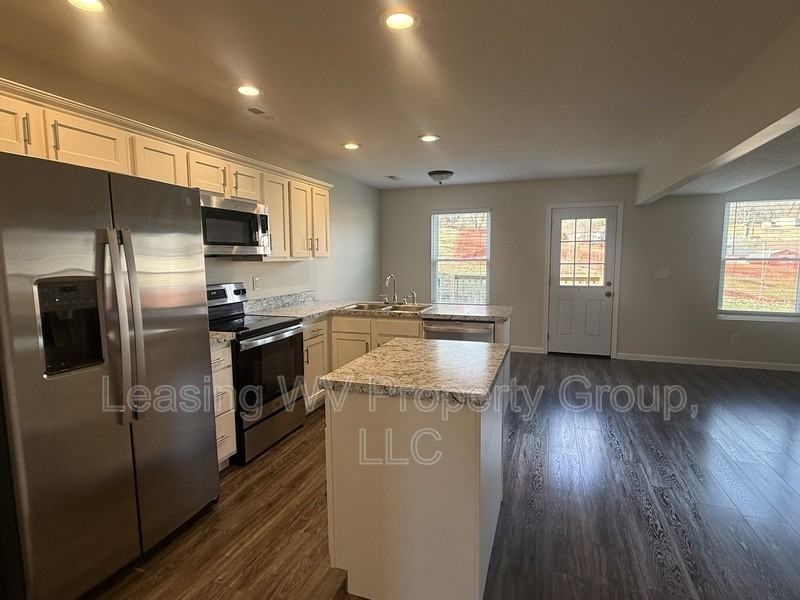 46 Christian Ct - Photo 3 of 11