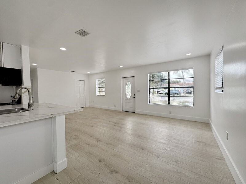 631 Northterrace - Photo 4 of 16