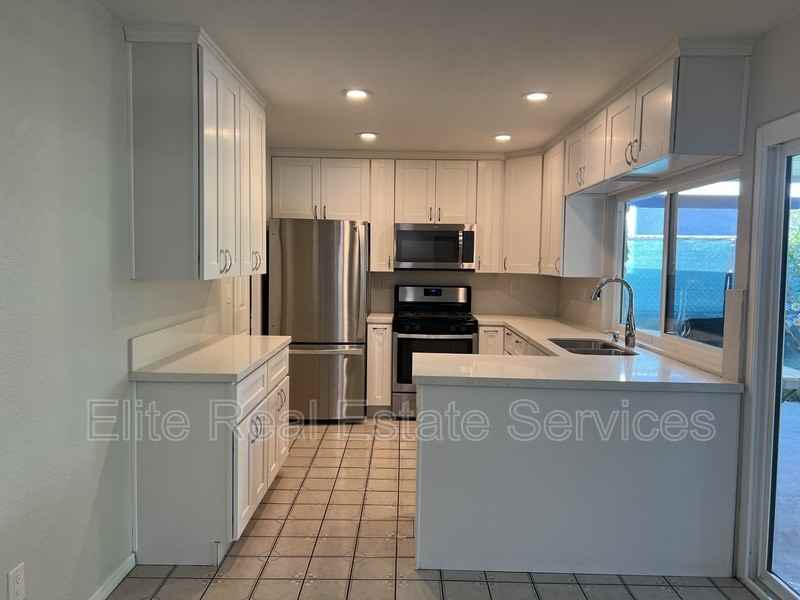 887 Hawaii Ave - Photo 2 of 28