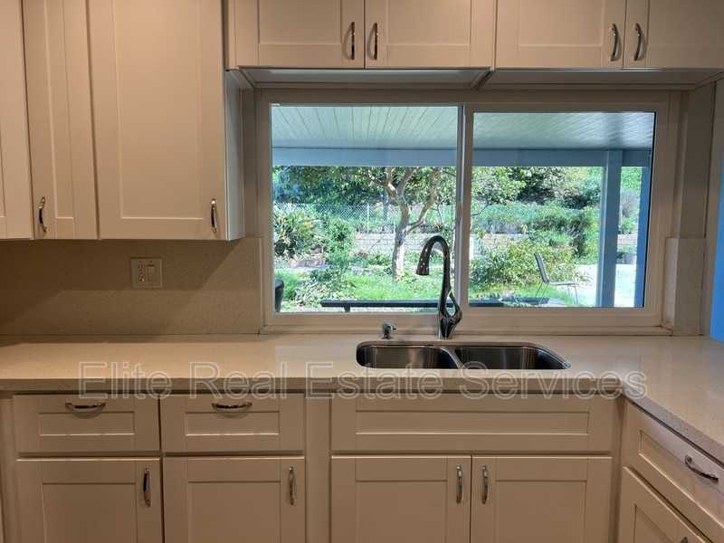 887 Hawaii Ave - Photo 6 of 28