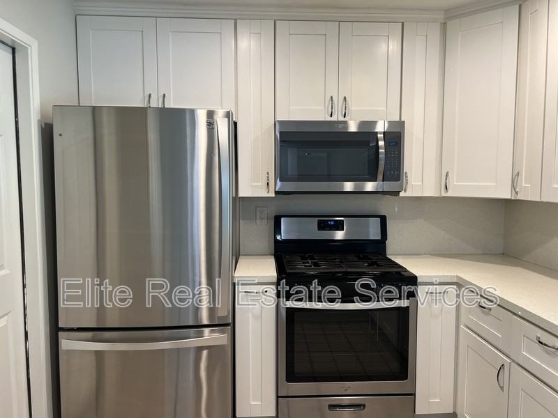 887 Hawaii Ave - Photo 7 of 28