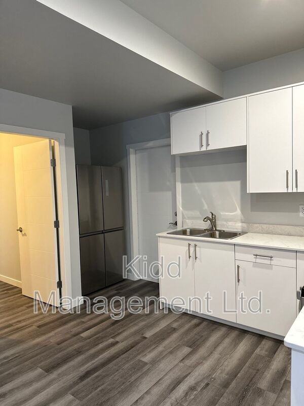 1223 Blackburn Rd N - Photo 2 of 11