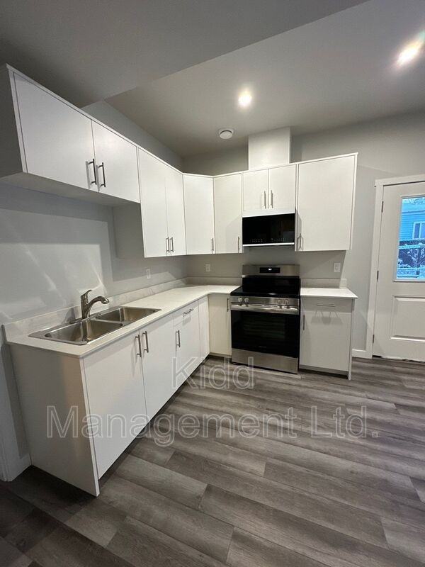 1223 Blackburn Rd N - Photo 3 of 11