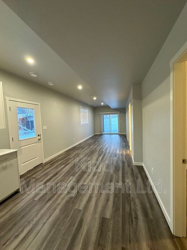 1223 Blackburn Rd N - Photo 5 of 11