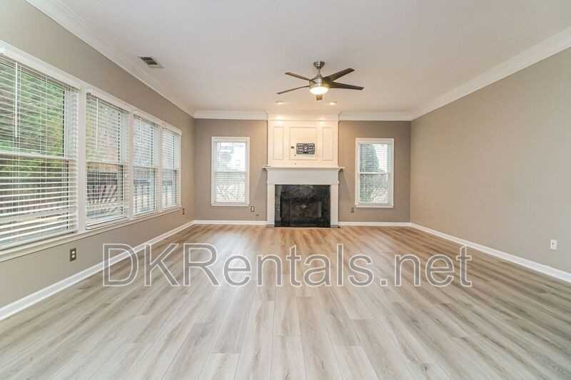 1072 Blankets Creek Dr - Photo 4 of 15