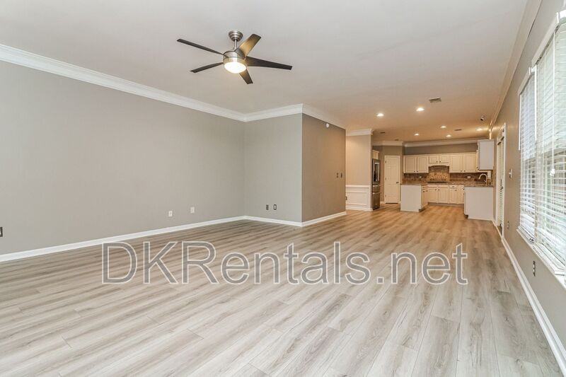 1072 Blankets Creek Dr - Photo 5 of 15